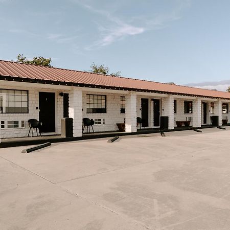 The Cowboy Motel Camp Wood Ngoại thất bức ảnh